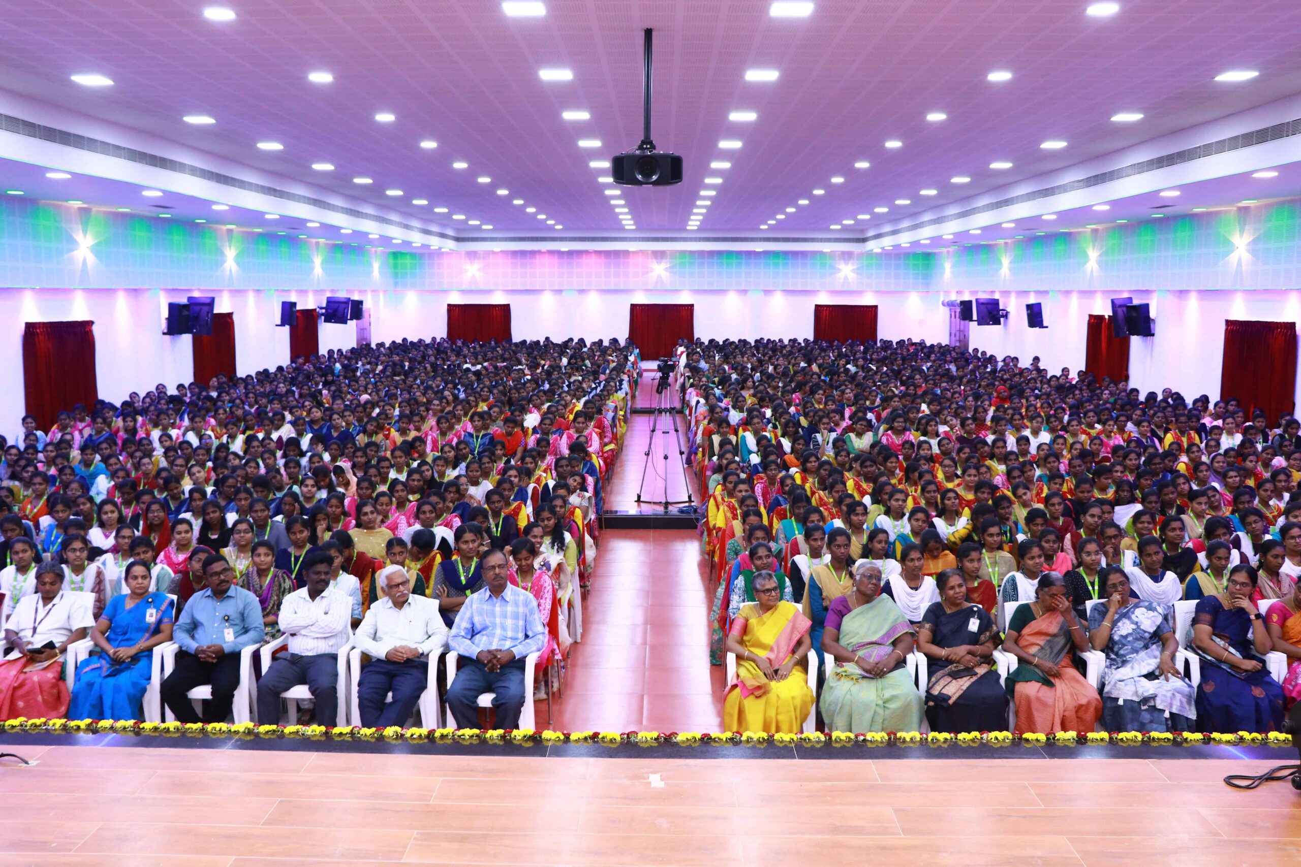 கண்ணதாசன் பாடிய பெண்மையின் மேன்மை