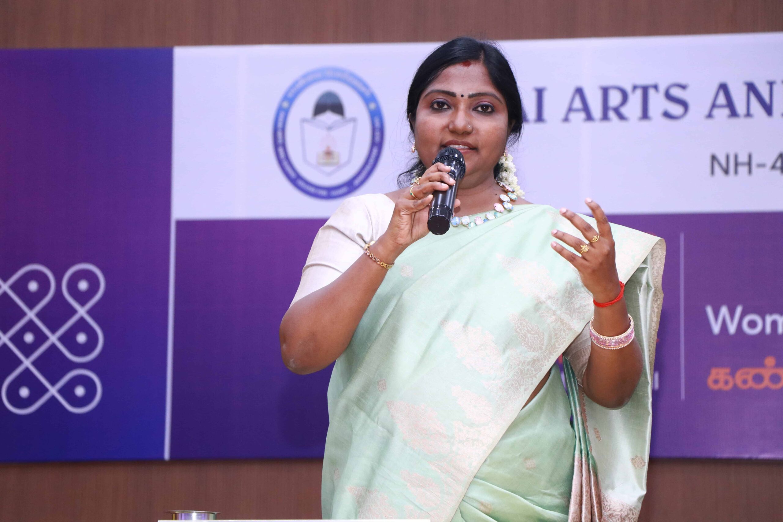 கண்ணதாசன் பாடிய பெண்மையின் மேன்மை